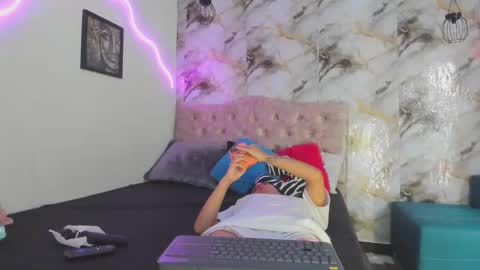 kim online show from April 11, 4:22 pm