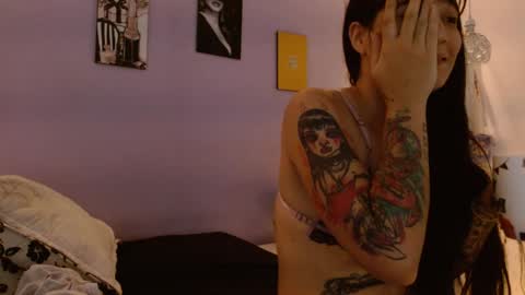 Kim  Yuk online show from January 18, 11:00 pm