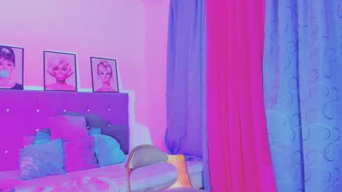 Your Queen KIM online show from January 11, 11:35 pm