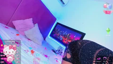 Your Queen KIM online show from October 13, 7:05 pm