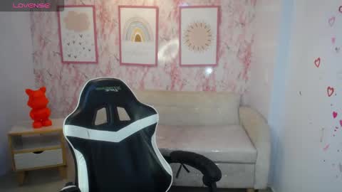 Snapshot of kimberly_thomson_t chatting on October 18, 11:03 am kimberly online show from October 18, 11:03 am