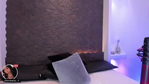 kimberlyjonss online show from March 4, 2:53 pm