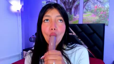 Snapshot of kimberlyvillalobos chatting on October 6, 11:39 am Kimberly Villalobos online show from October 6, 11:39 am