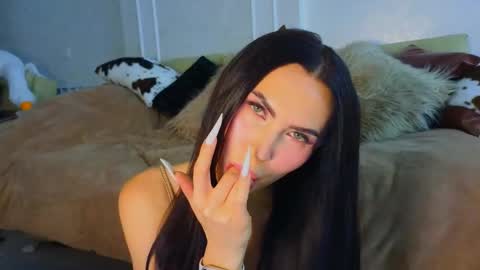 KIm online show from February 6, 7:05 pm