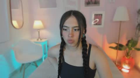 kimdyy_ online show from June 16, 7:18 pm