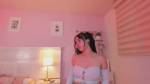 kimdyy_ online show from June 15, 7:17 pm