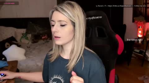 Wolfs Girl online show from April 9, 3:07 pm