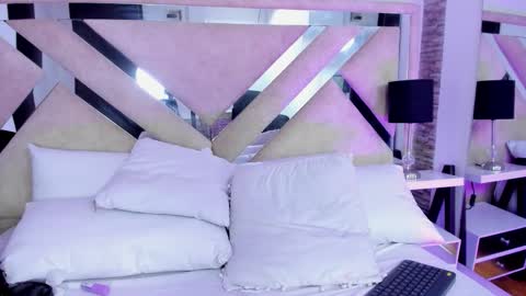 kimluna1 online show from February 18, 8:36 am