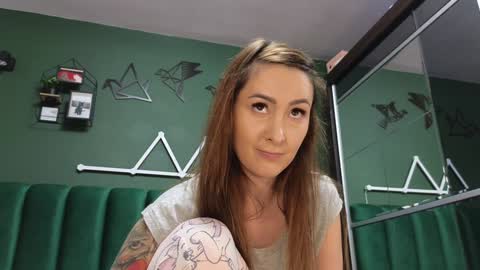 Kimmie online show from December 19, 8:04 pm