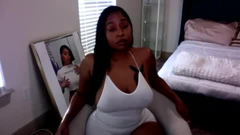 kimmyluxx online show from February 8, 10:08 pm