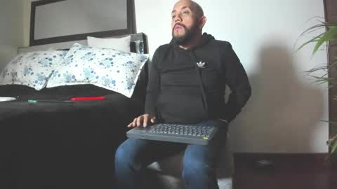 king_bear_25 online show from February 27, 3:10 am