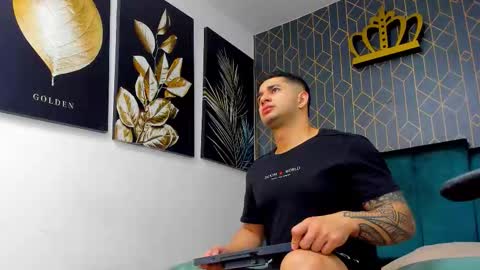 Snapshot of king_falconer chatting on October 8, 12:07 am Angel Falconer online show from October 8, 12:07 am