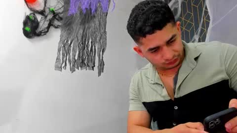 Snapshot of king_falconer chatting on October 16, 4:12 am Angel Falconer online show from October 16, 4:12 am