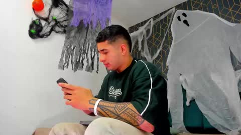 Snapshot of king_falconer chatting on October 14, 3:53 am Angel Falconer online show from October 14, 3:53 am