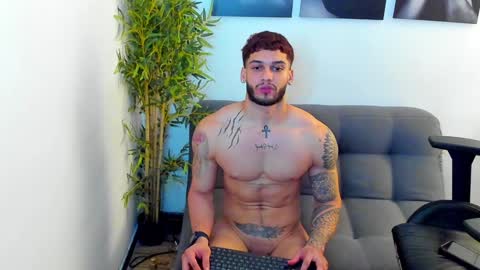 Snapshot of king_of_kings__ chatting on January 11, 12:12 am king_of_kings__ online show from January 11, 12:12 am