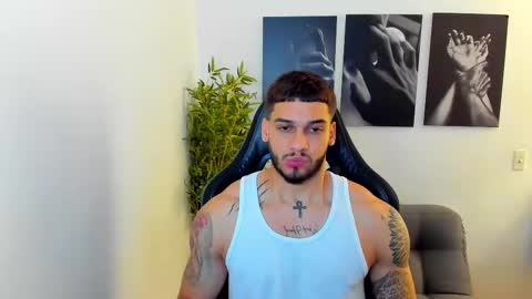 Snapshot of king_of_kings__ chatting on February 18, 3:53 am king_of_kings__ online show from February 18, 3:53 am