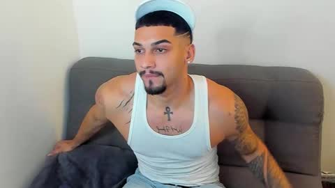 Snapshot of king_of_kings__ chatting on September 19, 1:43 am king_of_kings__ online show from September 19, 1:43 am