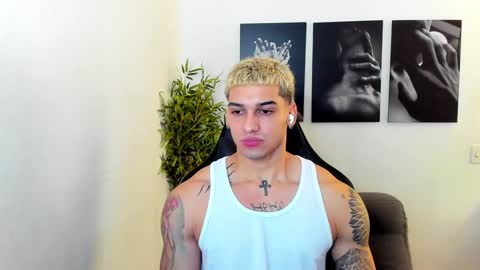 Snapshot of king_of_kings__ chatting on December 2, 1:51 am king_of_kings__ online show from December 2, 1:51 am