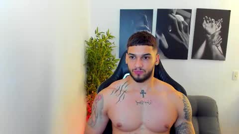 Snapshot of king_of_kings__ chatting on February 22, 2:50 am king_of_kings__ online show from February 22, 2:50 am