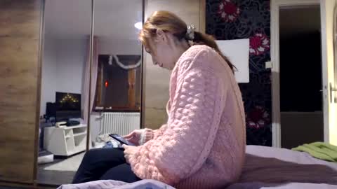 sexysexyhotwetpinkredpussy online show from December 15, 5:42 pm