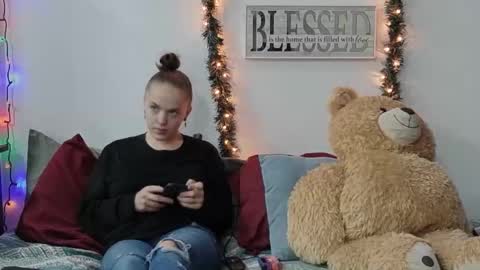 Scarred Thighs online show from January 6, 7:07 pm