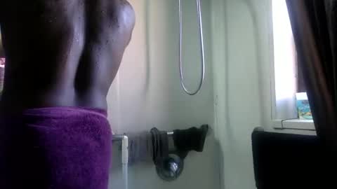 Snapshot of kinglibra420 chatting on December 6, 7:17 pm loyal fuck online show from December 6, 7:17 pm