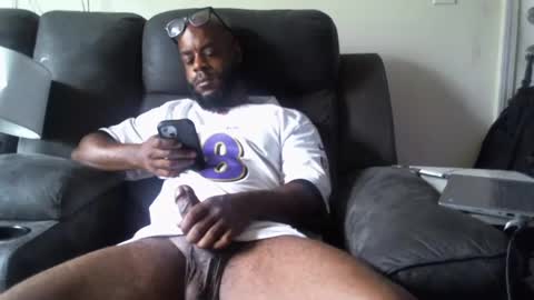 Snapshot of kingofkingz74 chatting on October 5, 6:37 pm kingofkingz74 online show from October 5, 6:37 pm