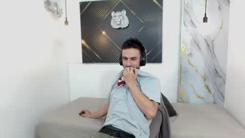 KING  online show from April 15, 4:05 am