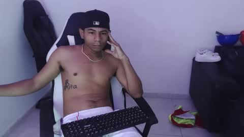 DOMINANT ALPHA KINGS online show from March 18, 8:26 pm