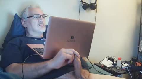 kingtongue10 online show from October 21, 10:35 pm