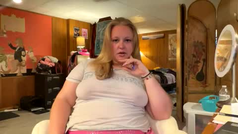 kinkikittiekat online show from May 18, 5:02 am