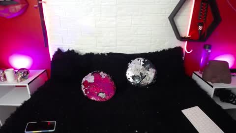 Mary online show from February 26, 2:59 pm