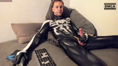 Snapshot of kinky_spidey chatting on December 16, 1:10 am kinky_spidey online show from December 16, 1:10 am