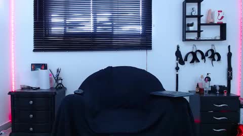 Snapshot of kinkyallisonsub chatting on February 25, 4:25 pm Allison Diego online show from February 25, 4:25 pm