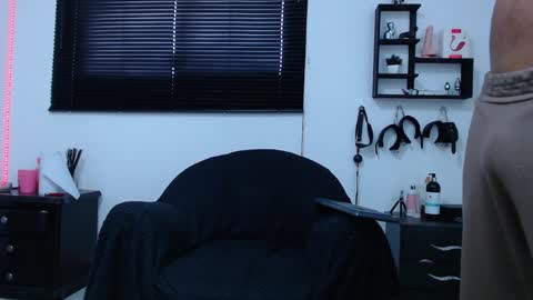 Snapshot of kinkyallisonsub chatting on January 23, 3:22 pm Allison Diego online show from January 23, 3:22 pm