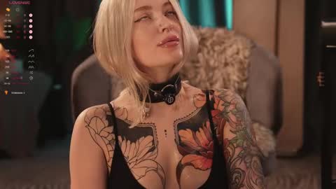 kinkylina_ online show from February 21, 4:05 pm