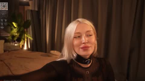 kinkylina_ online show from October 8, 1:06 pm