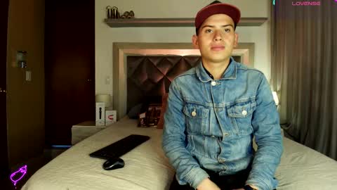 kinkypetite1 online show from November 17, 11:57 am