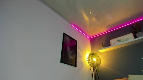 kira_exe online show from April 1, 1:41 pm