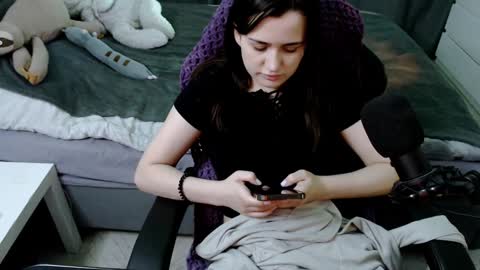 Snapshot of kira_yammy chatting on January 25, 1:43 am Kira follow me online show from January 25, 1:43 am