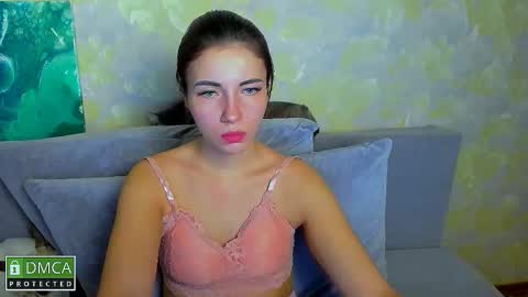 kiraa sunny online show from November 22, 8:18 pm