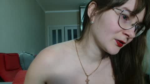 KiraGoldens online show from April 15, 7:12 am