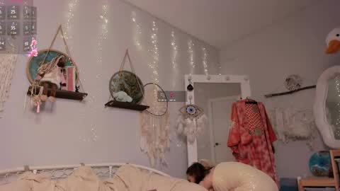 little vampire online show from April 14, 5:55 am