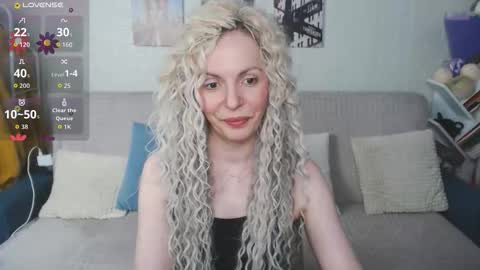 kiramartins cat online show from November 25, 5:56 pm