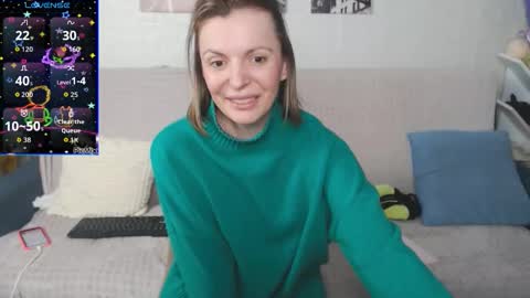 kiramartins cat online show from December 14, 8:04 pm