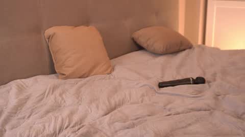 kiri_pvt online show from November 15, 7:04 pm