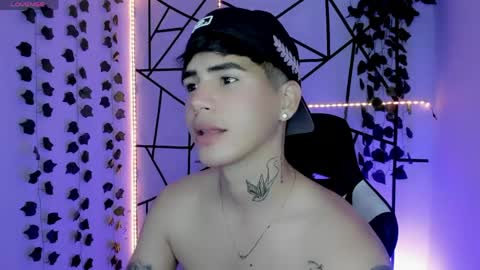kiss_whitee online show from May 23, 12:39 am