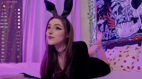 Kissthasky online show from December 13, 6:05 pm