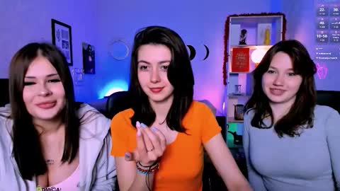 kitniss online show from March 29, 8:10 pm