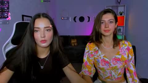 Snapshot of kitniss_dreamy chatting on September 23, 12:32 pm kitniss online show from September 23, 12:32 pm